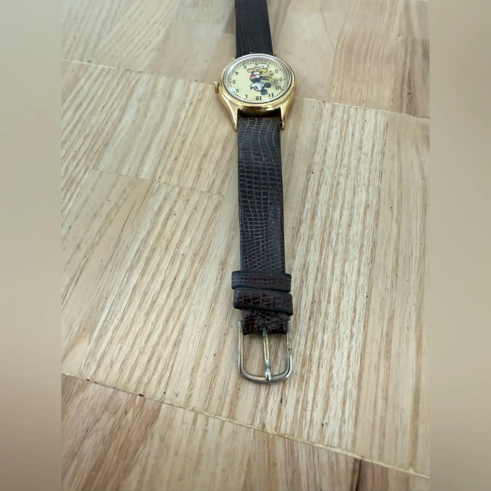 Vintage Lorus Disney Mickey Mouse ladies leather watch NEW BATTERY